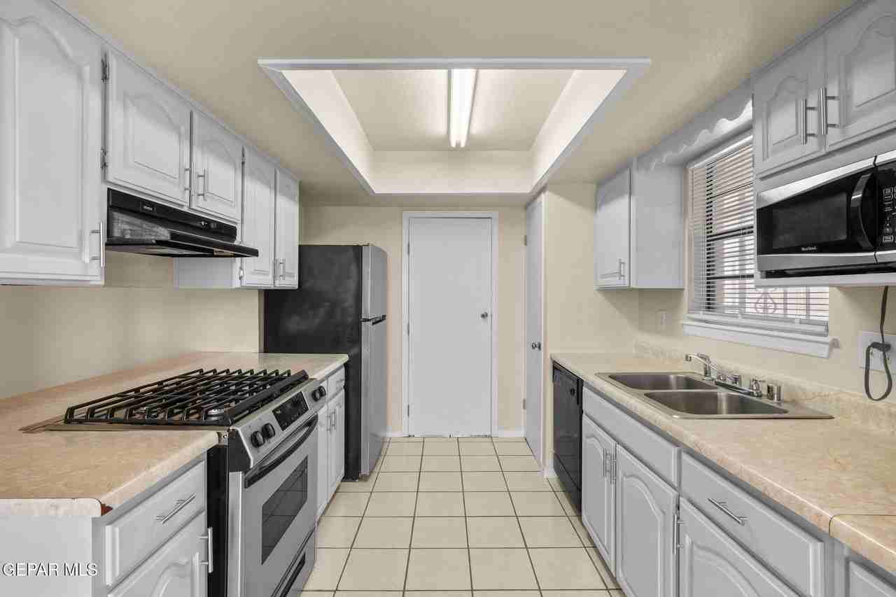 5640 Van Horn Dr - Photo 5 of 44