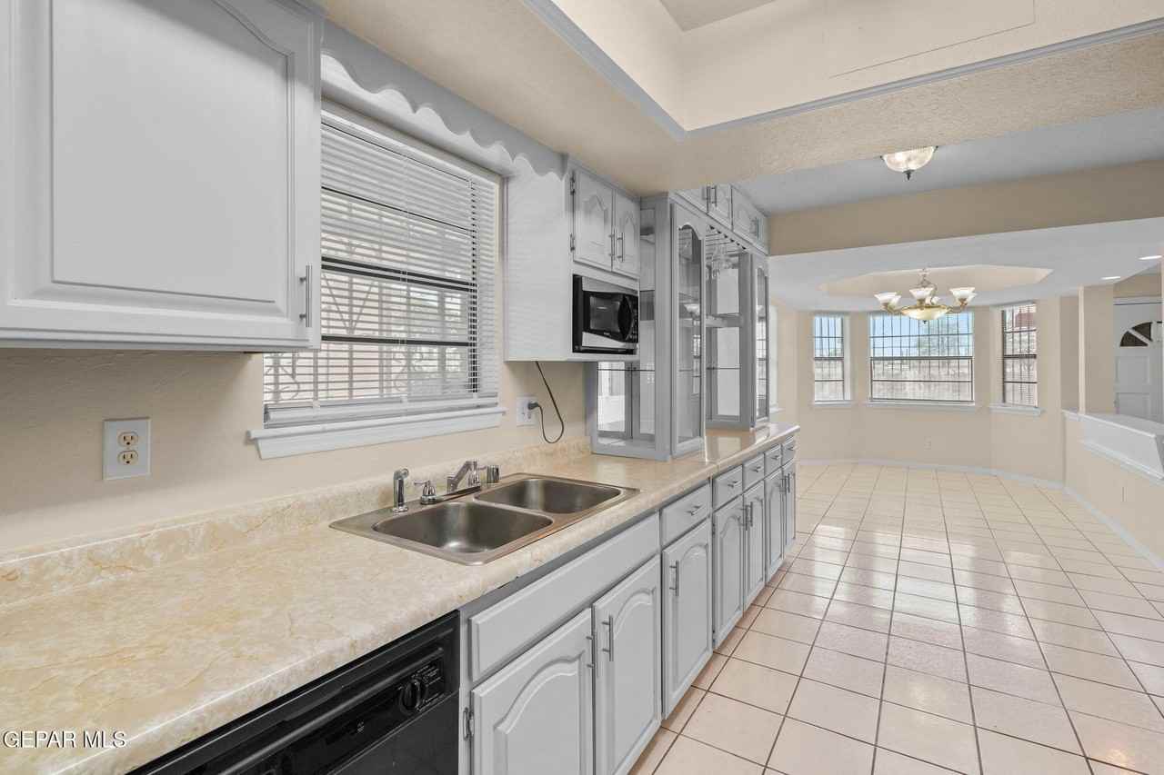 5640 Van Horn Dr - Photo 6 of 44