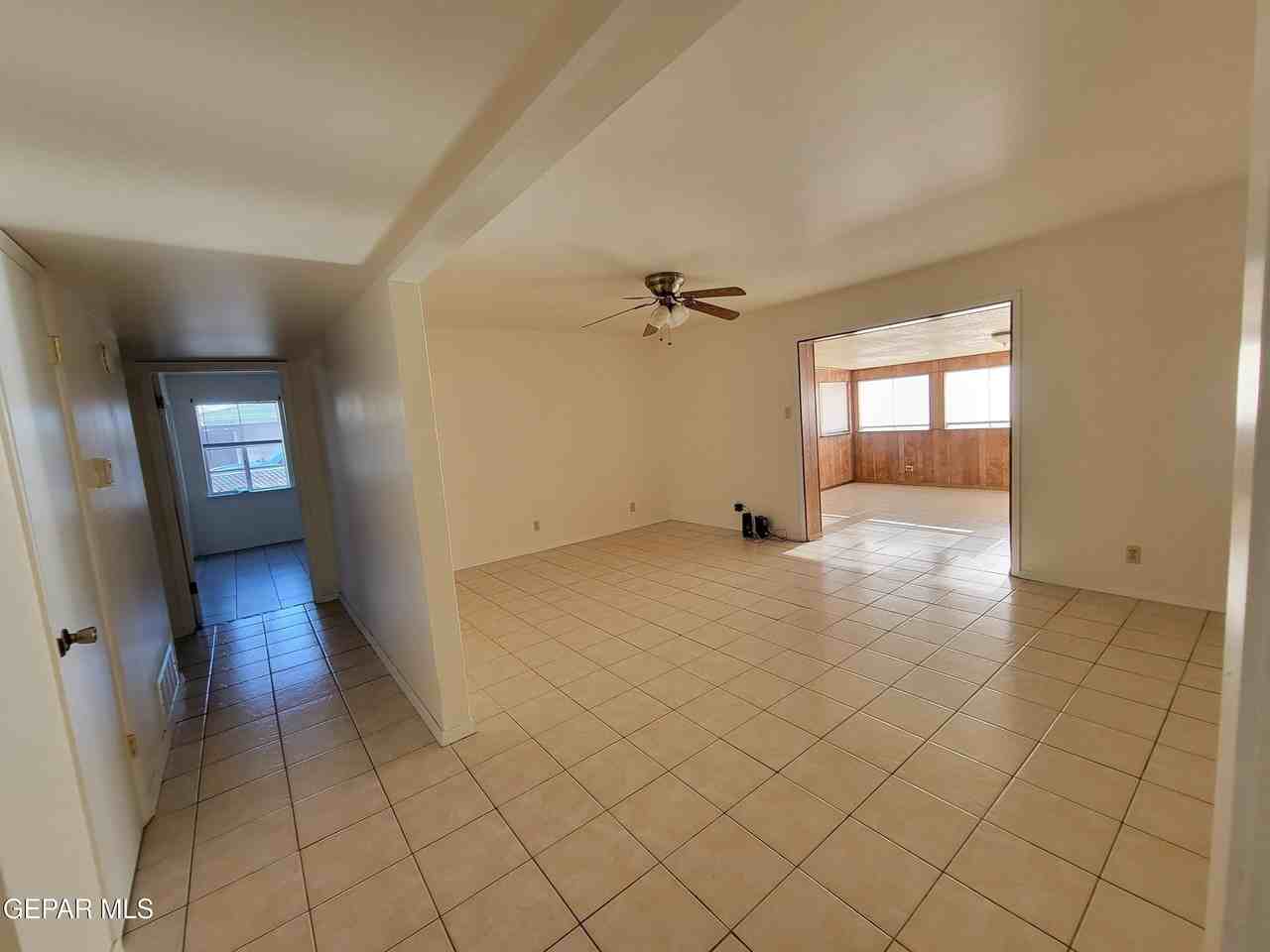 9513 Fairfax St - Photo 4 of 13