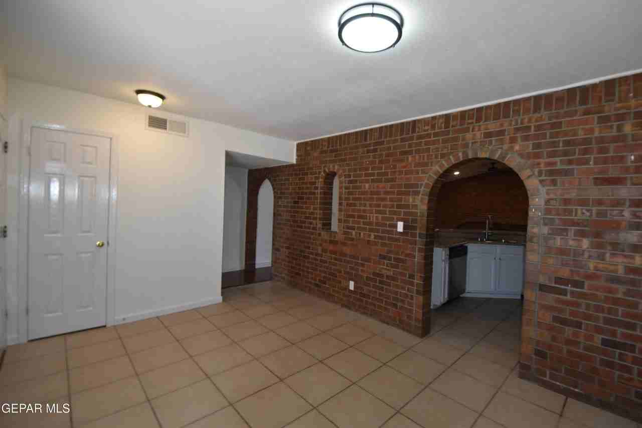 3417 Guthrie St - Photo 3 of 20