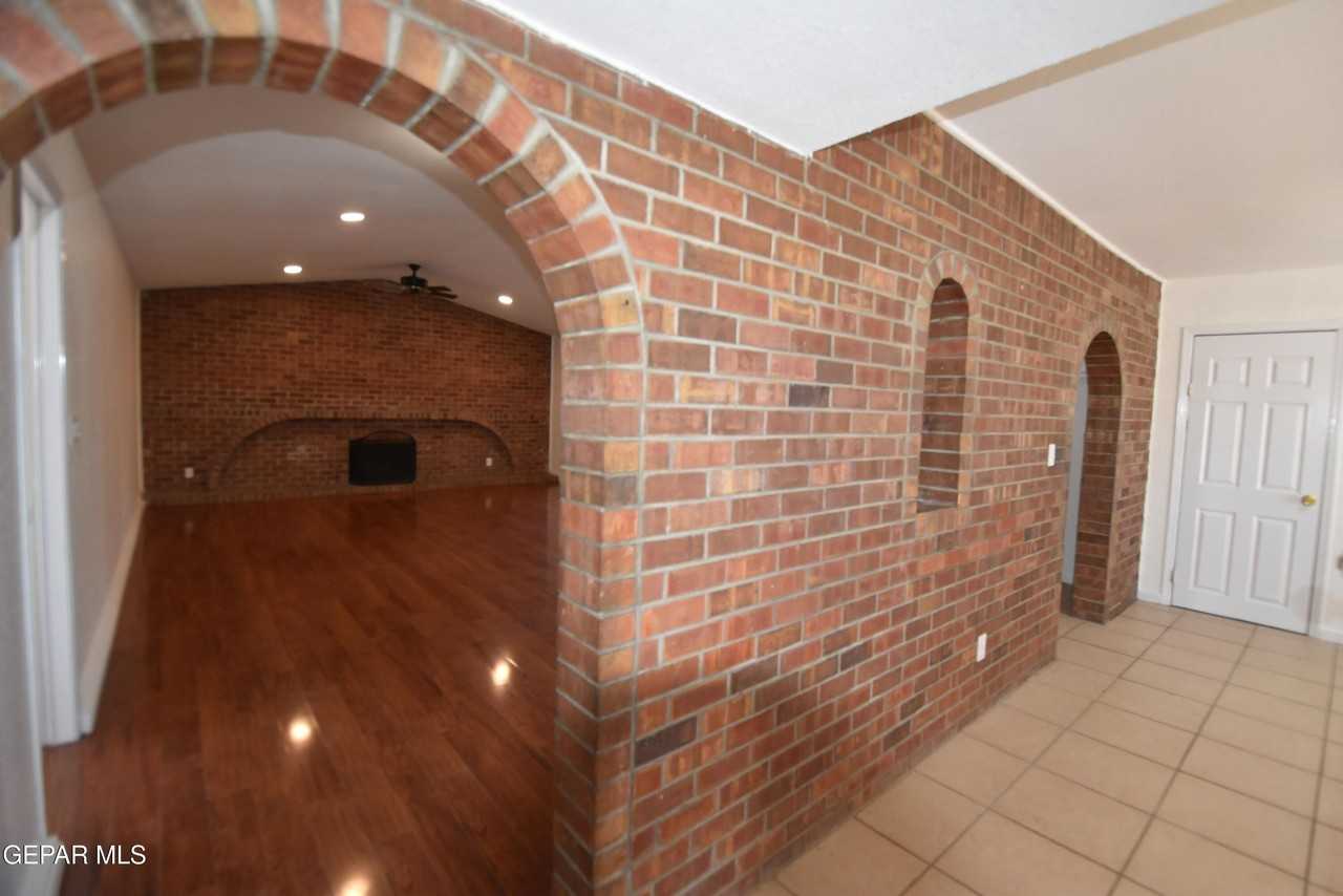 3417 Guthrie St - Photo 5 of 20