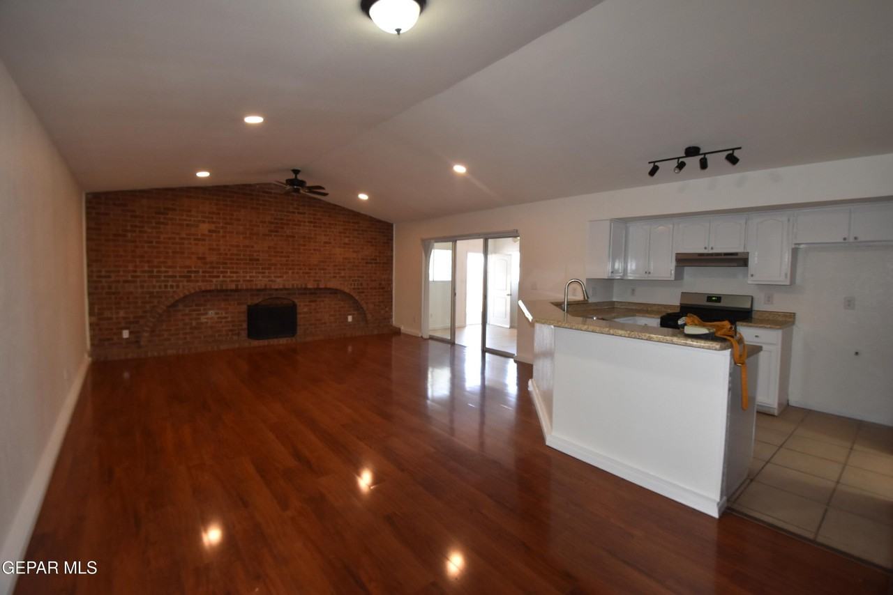 3417 Guthrie St - Photo 6 of 20