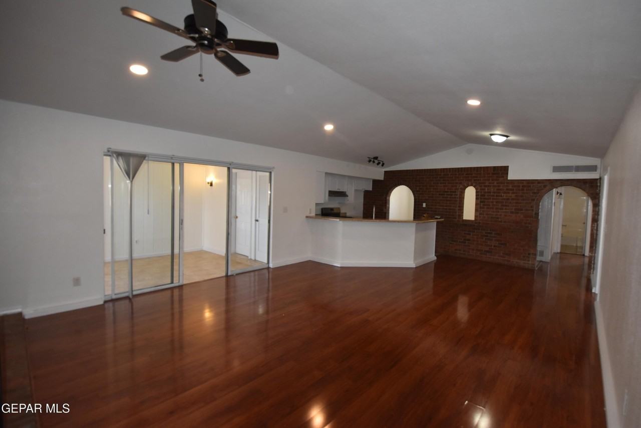 3417 Guthrie St - Photo 7 of 20