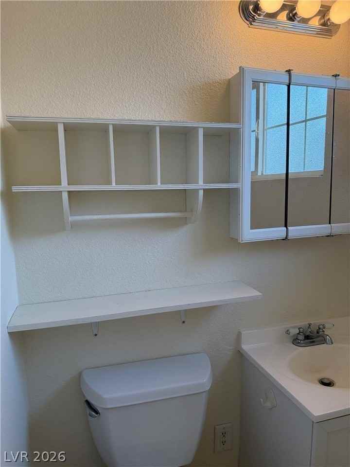 640 6th St #B - Photo 4 of 13