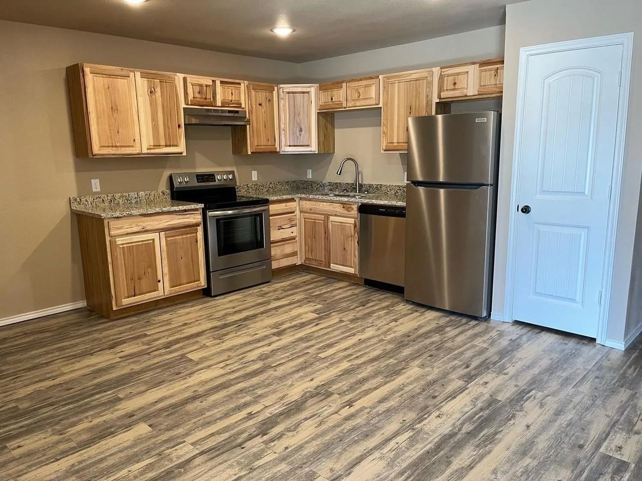 2425 N Avenue N - Photo 2 of 9
