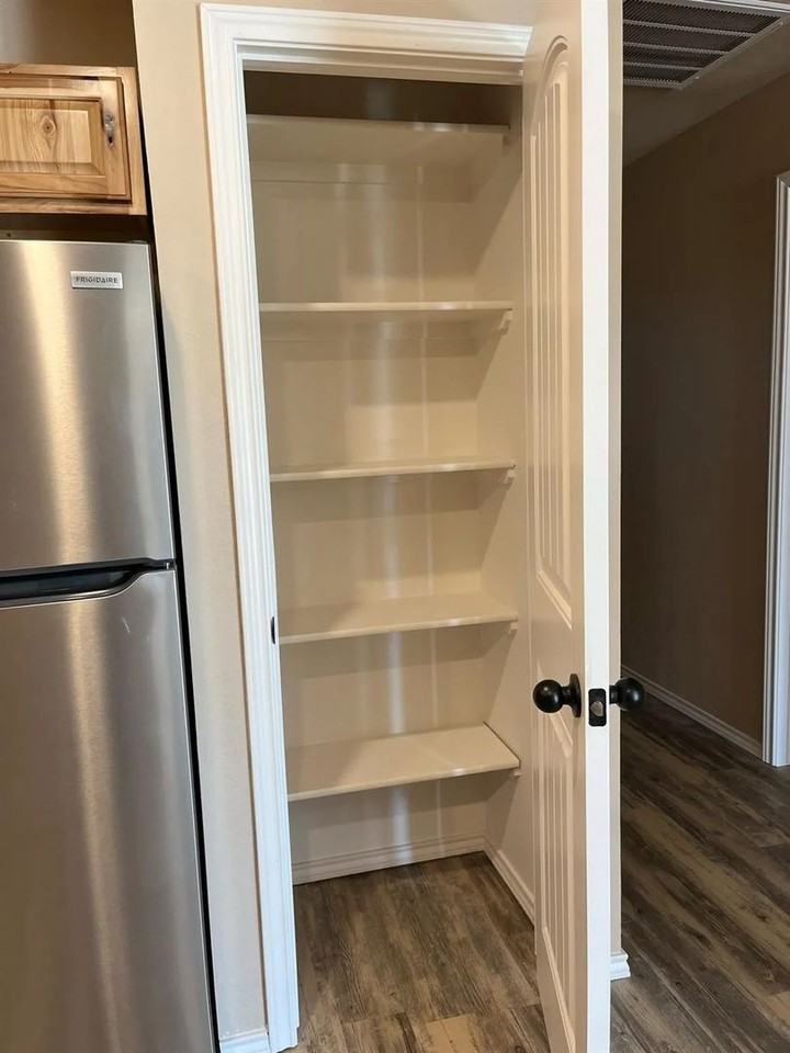 2425 N Avenue N - Photo 3 of 9