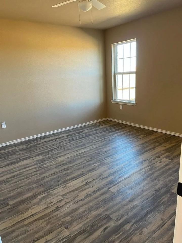 2425 N Avenue N - Photo 5 of 9