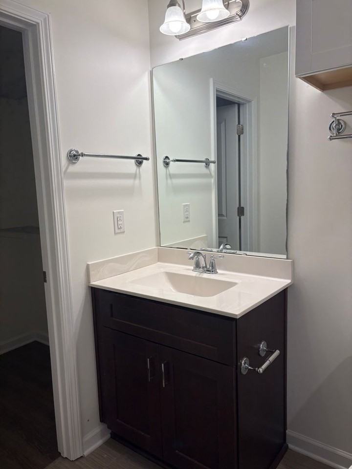 301 Goff St - Photo 5 of 13