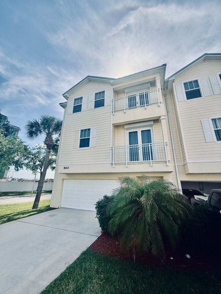 860 Vignoles Ave Ne #1 - Photo 2 of 50