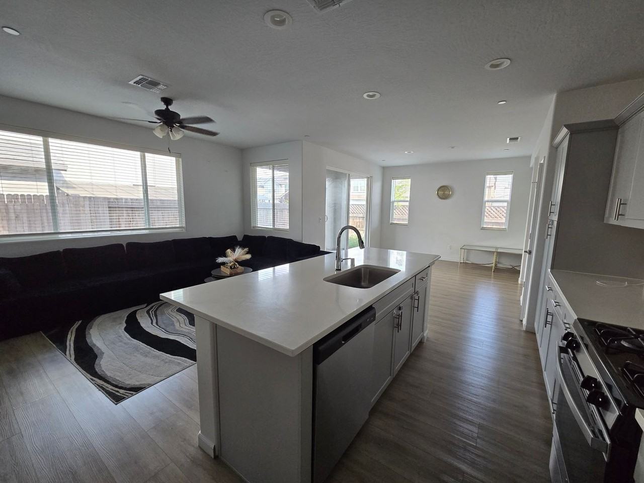 3033 N Creekside St - Photo 4 of 12