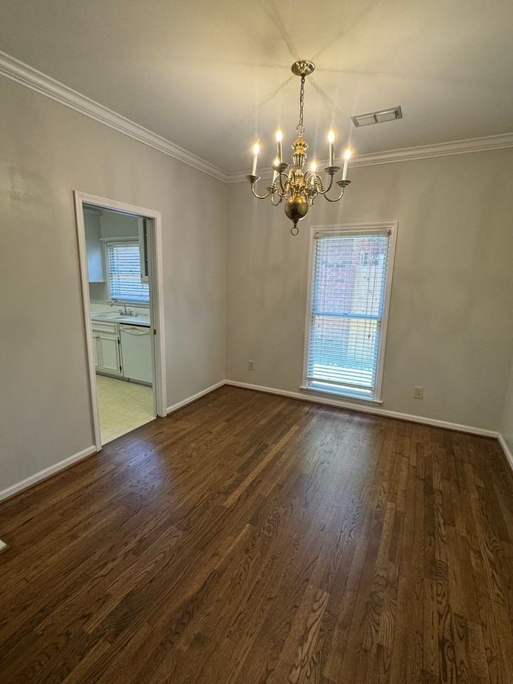 1450 Crenshaw Pl S - Photo 4 of 23