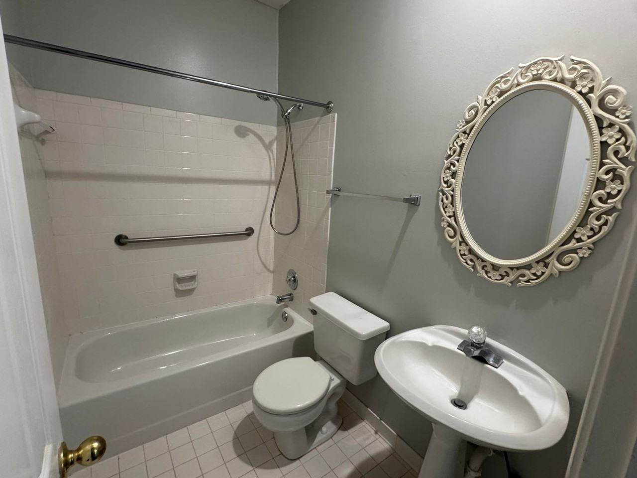 1450 Crenshaw Pl S - Photo 5 of 23