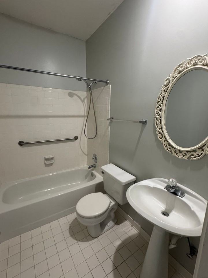 1450 Crenshaw Pl S - Photo 6 of 23