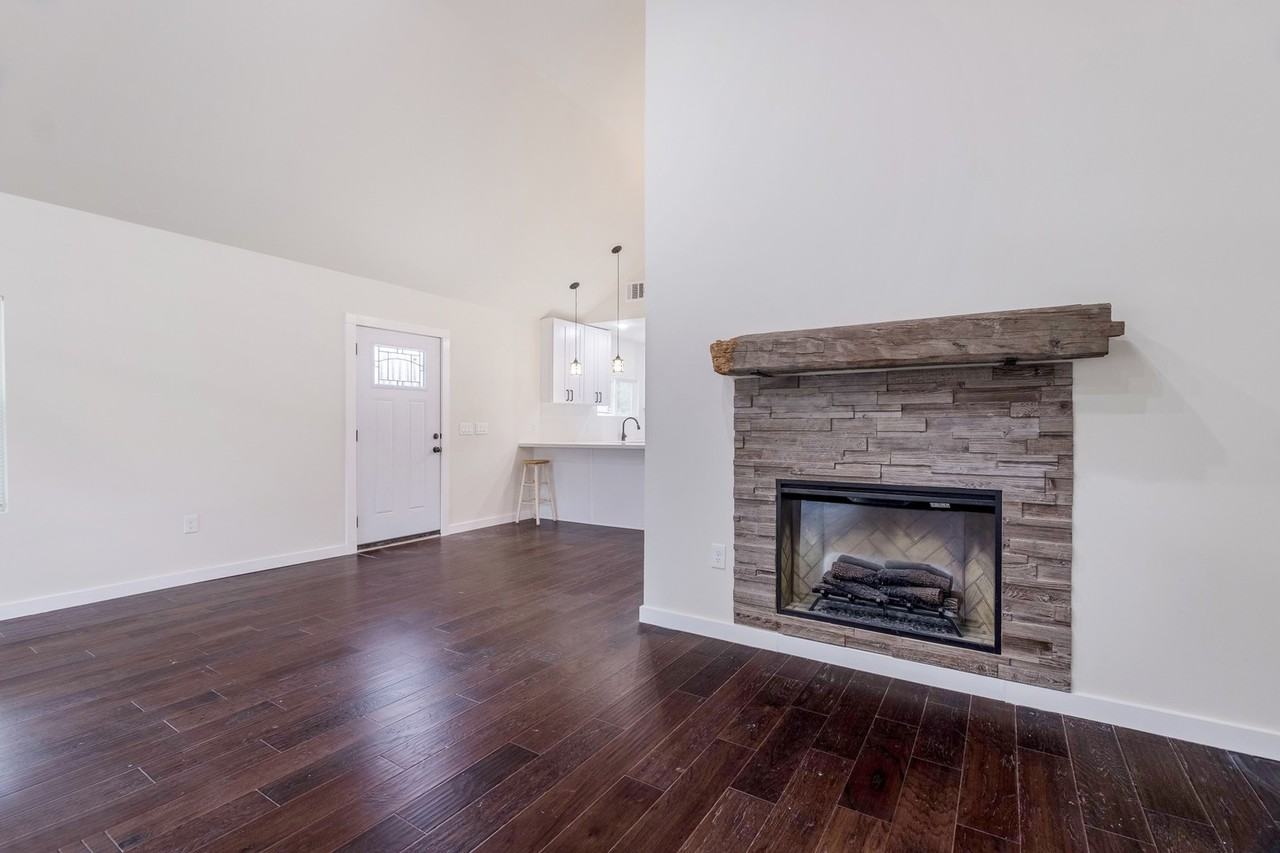 7511 Carver Ave - Photo 5 of 28