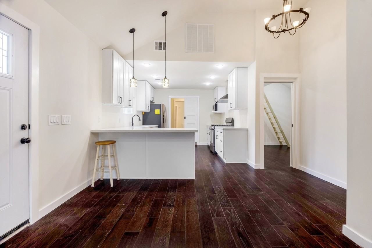 7511 Carver Ave - Photo 6 of 28