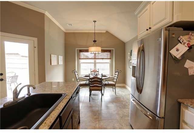 6232 Nw 158th St - Photo 4 of 8