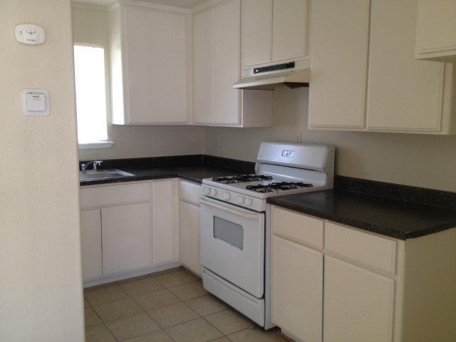 735 S Sacramento St #3 - Photo 4 of 8