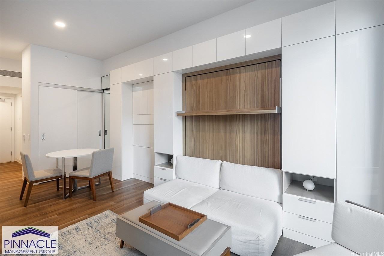 987 Queen St Apt 708 - Photo 2 of 11