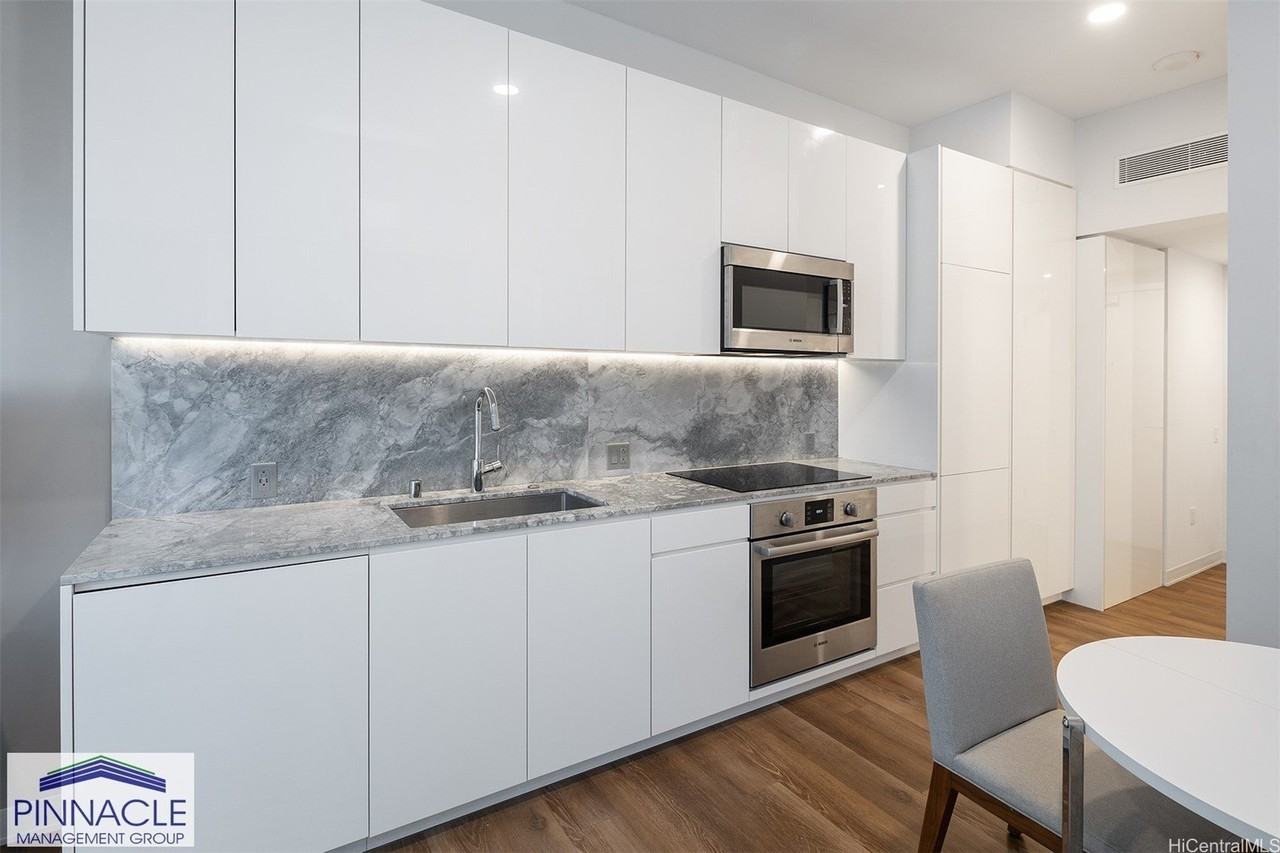 987 Queen St Apt 708 - Photo 5 of 11