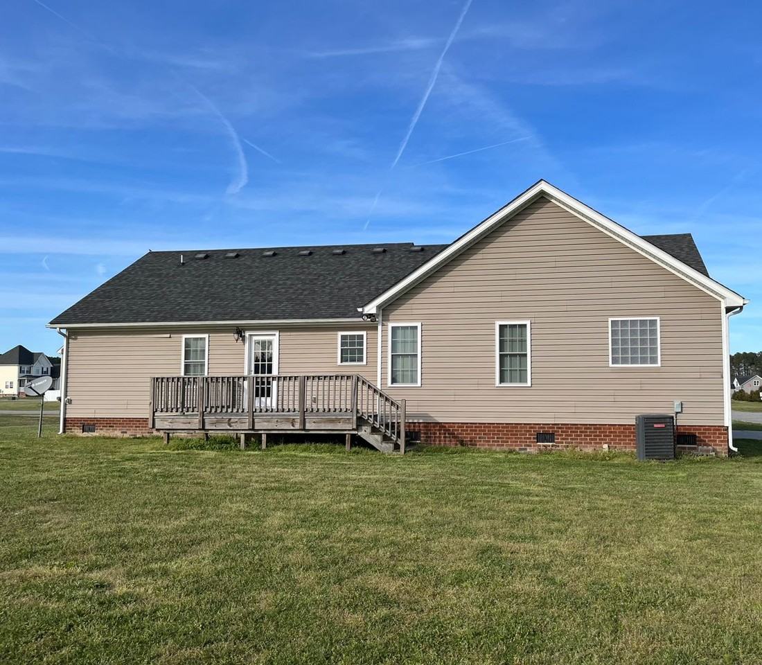 108 Oakwood Dr - Photo 2 of 13