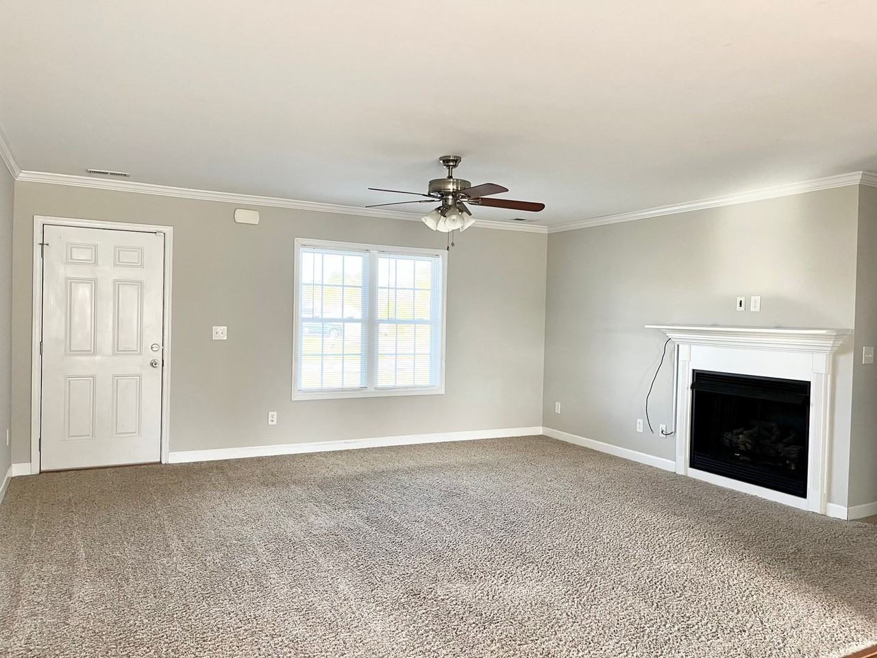 108 Oakwood Dr - Photo 3 of 13