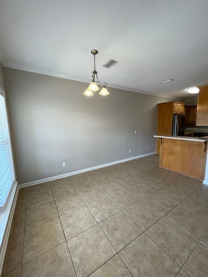 112 Whitney Ave - Photo 3 of 21