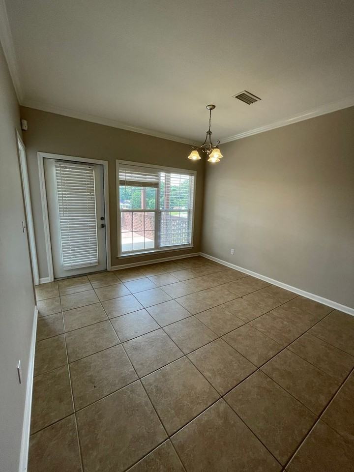 112 Whitney Ave - Photo 4 of 21