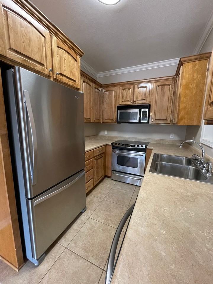 112 Whitney Ave - Photo 5 of 21