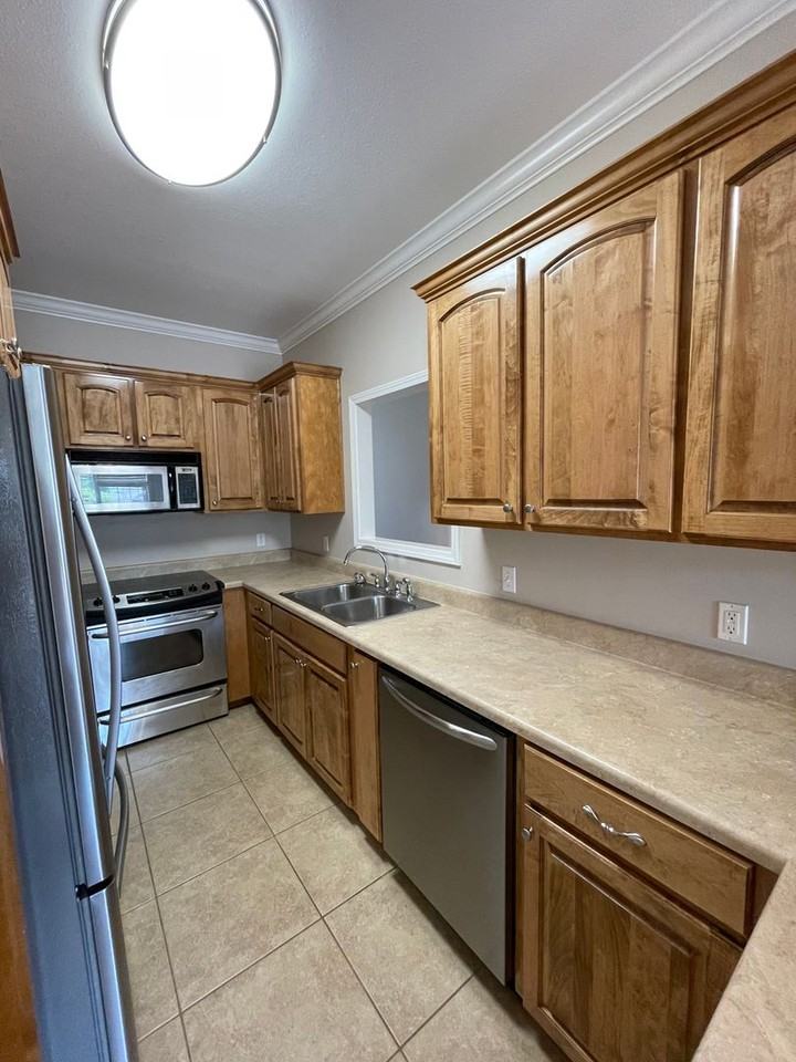 112 Whitney Ave - Photo 6 of 21