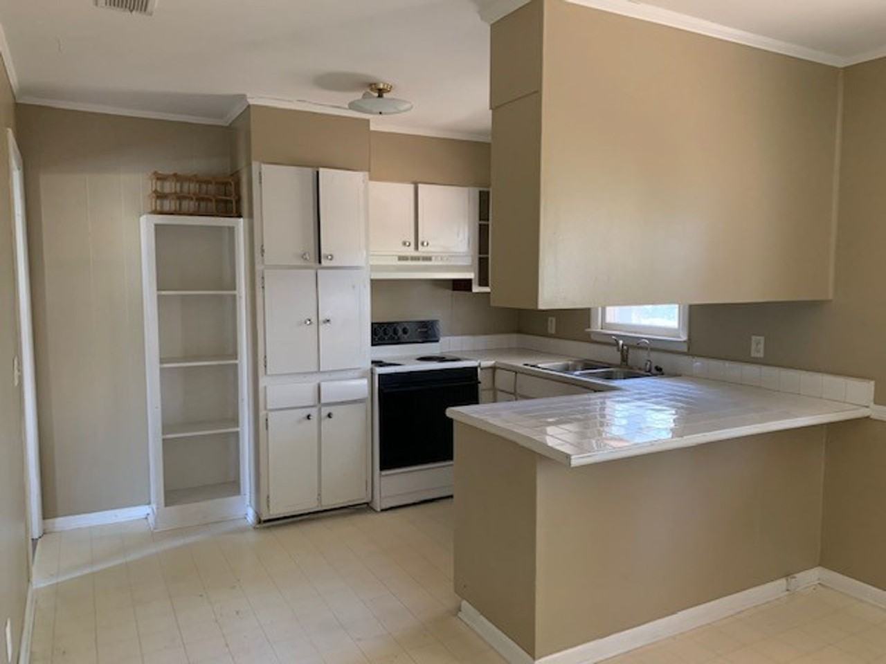 108 Outland St - Photo 3 of 13