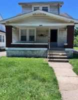 featured image of 1122 Larchmont Ave