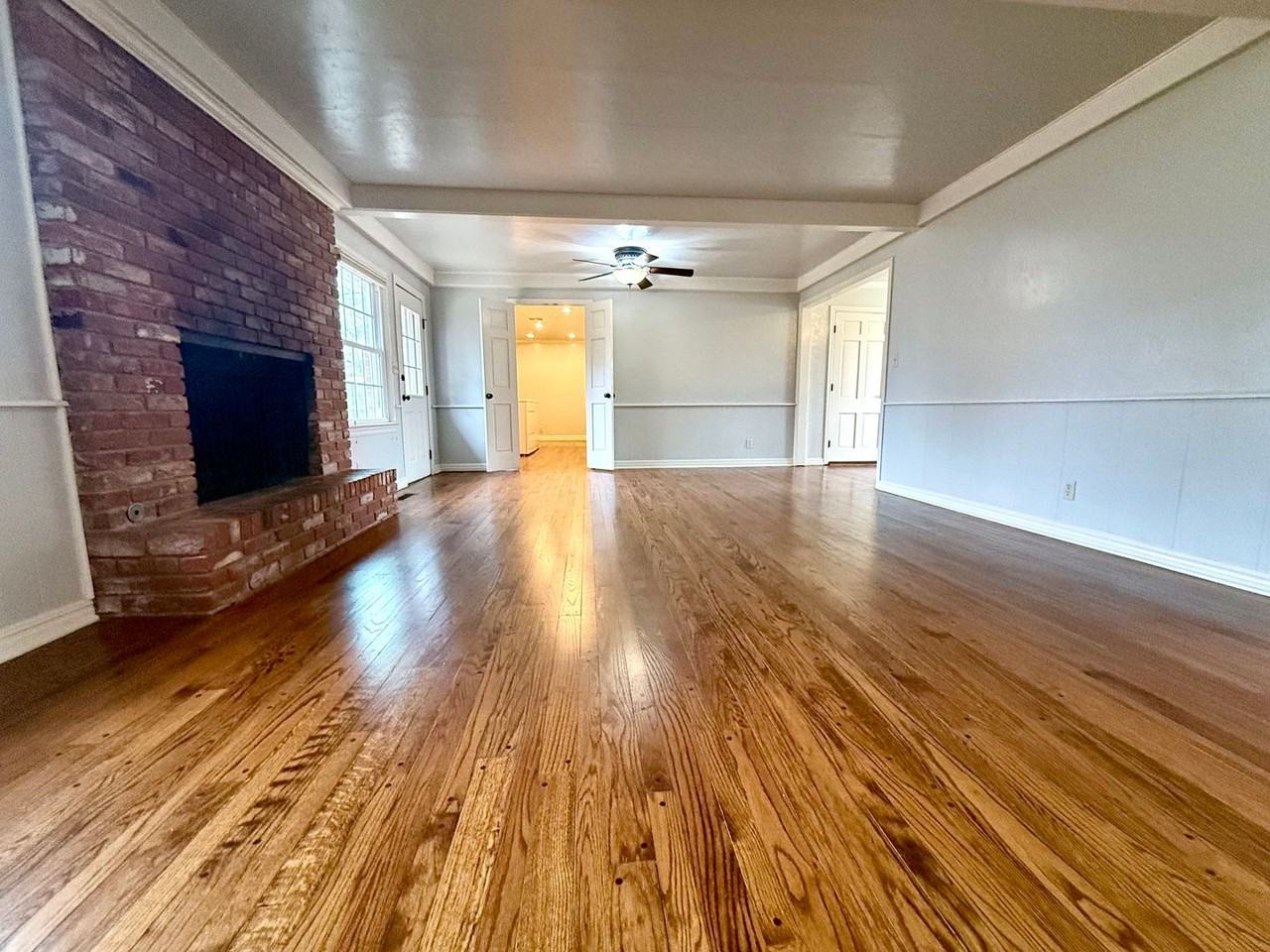 2600 Carlton Way - Photo 4 of 16