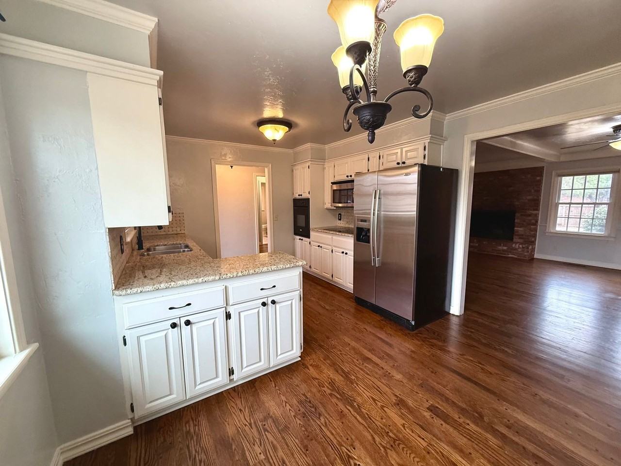 2600 Carlton Way - Photo 6 of 16