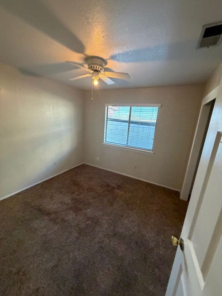 1039 Kala Loop - Photo 4 of 7