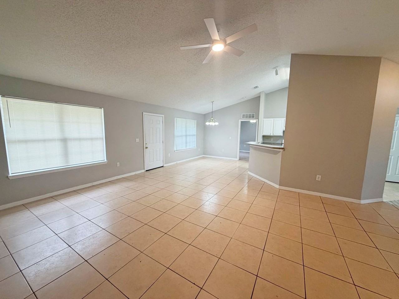 7 Poinsettia Ln - Photo 3 of 16