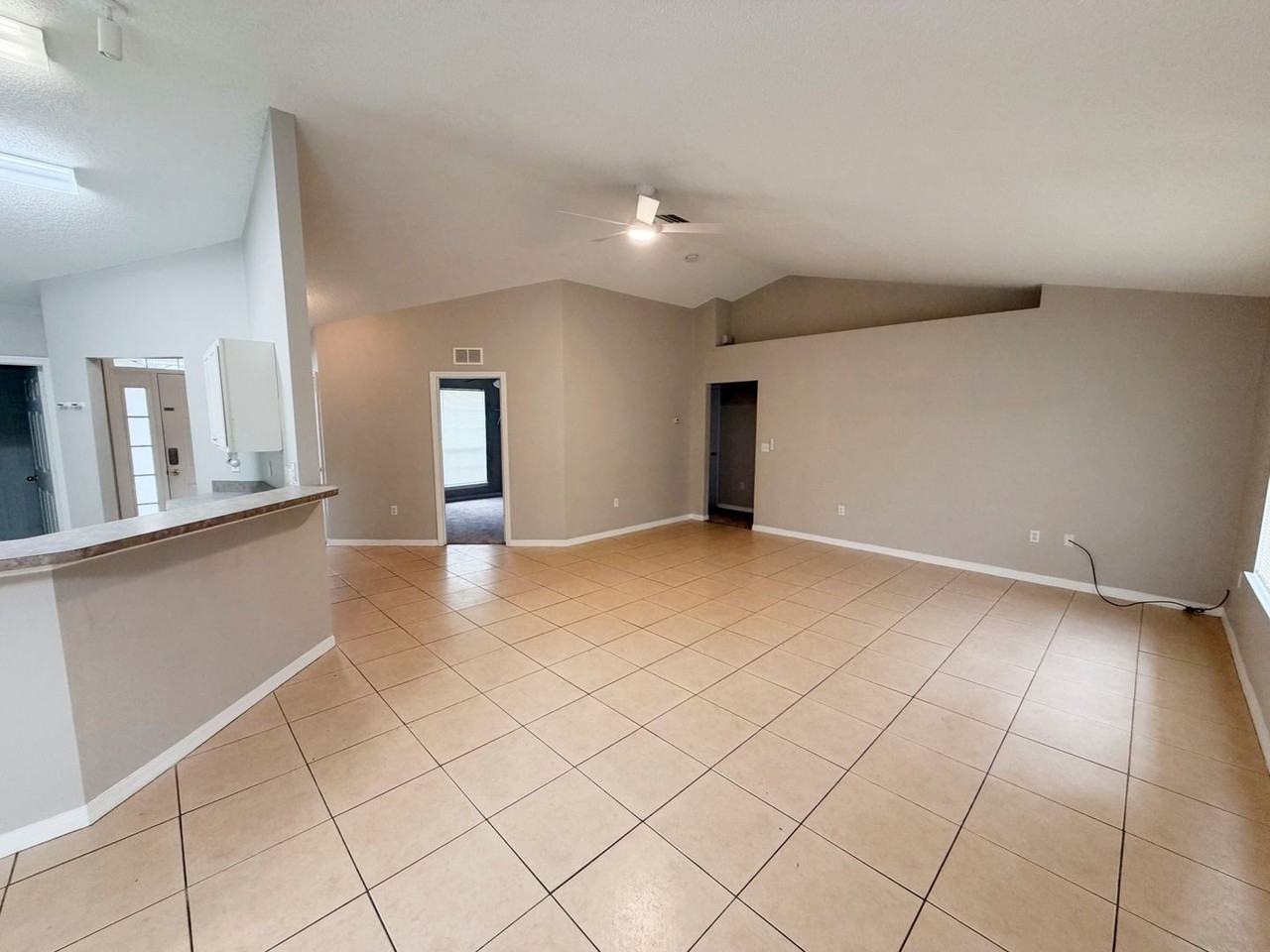 7 Poinsettia Ln - Photo 4 of 16