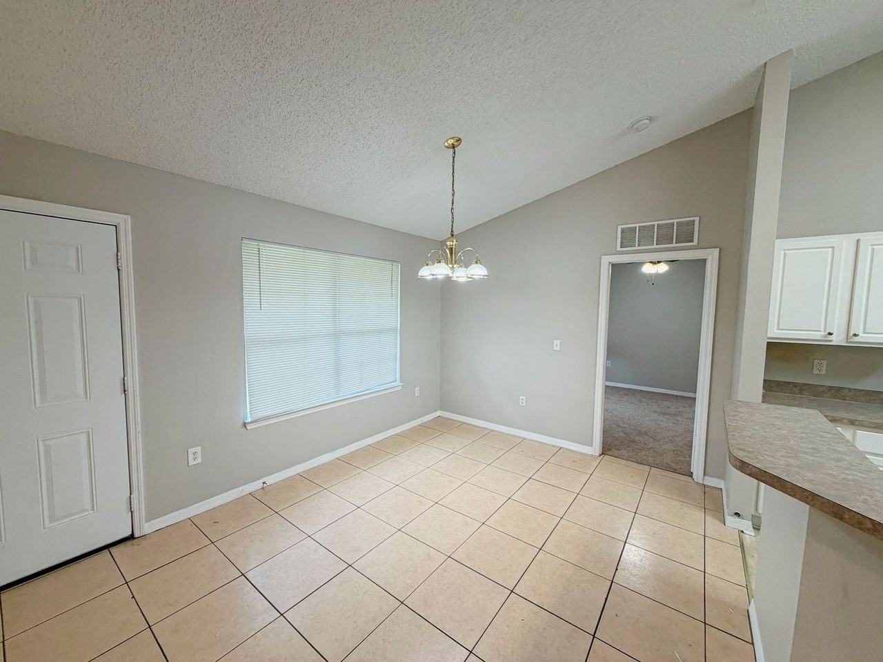 7 Poinsettia Ln - Photo 5 of 16