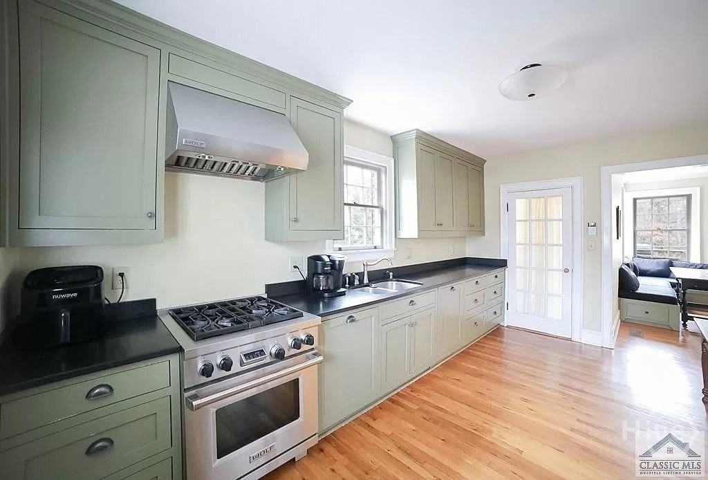 482 Highland Ave - Photo 3 of 24