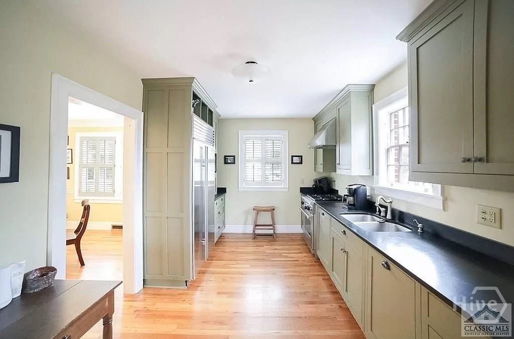 482 Highland Ave - Photo 4 of 24