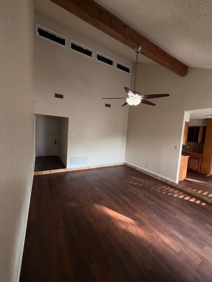 7134 Sun Valley Dr - Photo 2 of 8