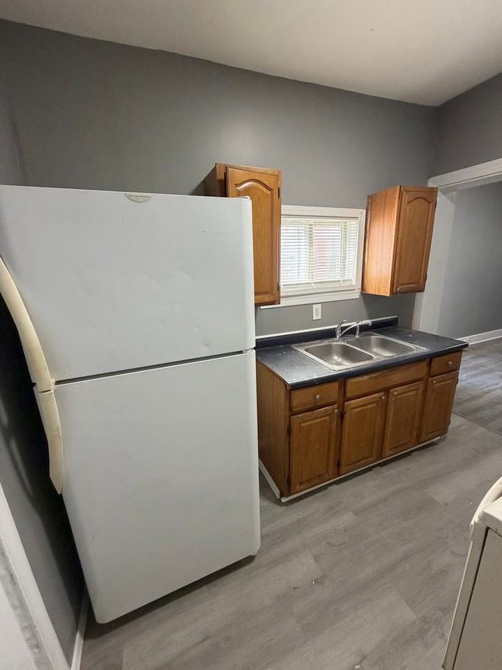 417 Cedar St - Photo 4 of 10