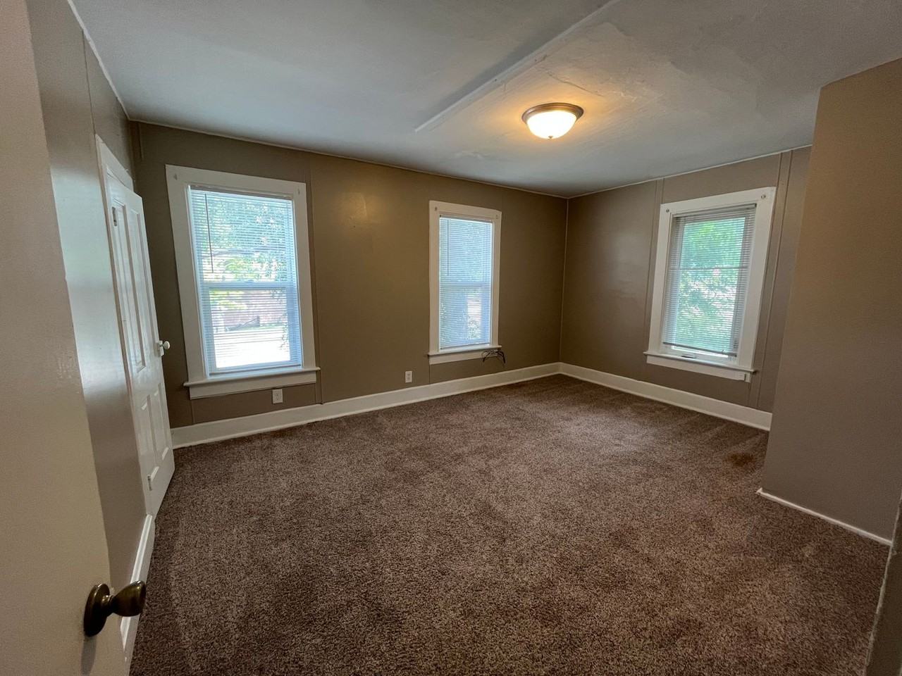 319 E Main St - Photo 3 of 7