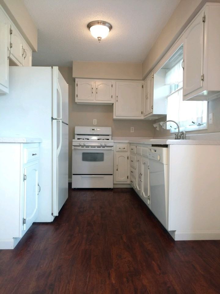 1247 Doreen Ave - Photo 3 of 18