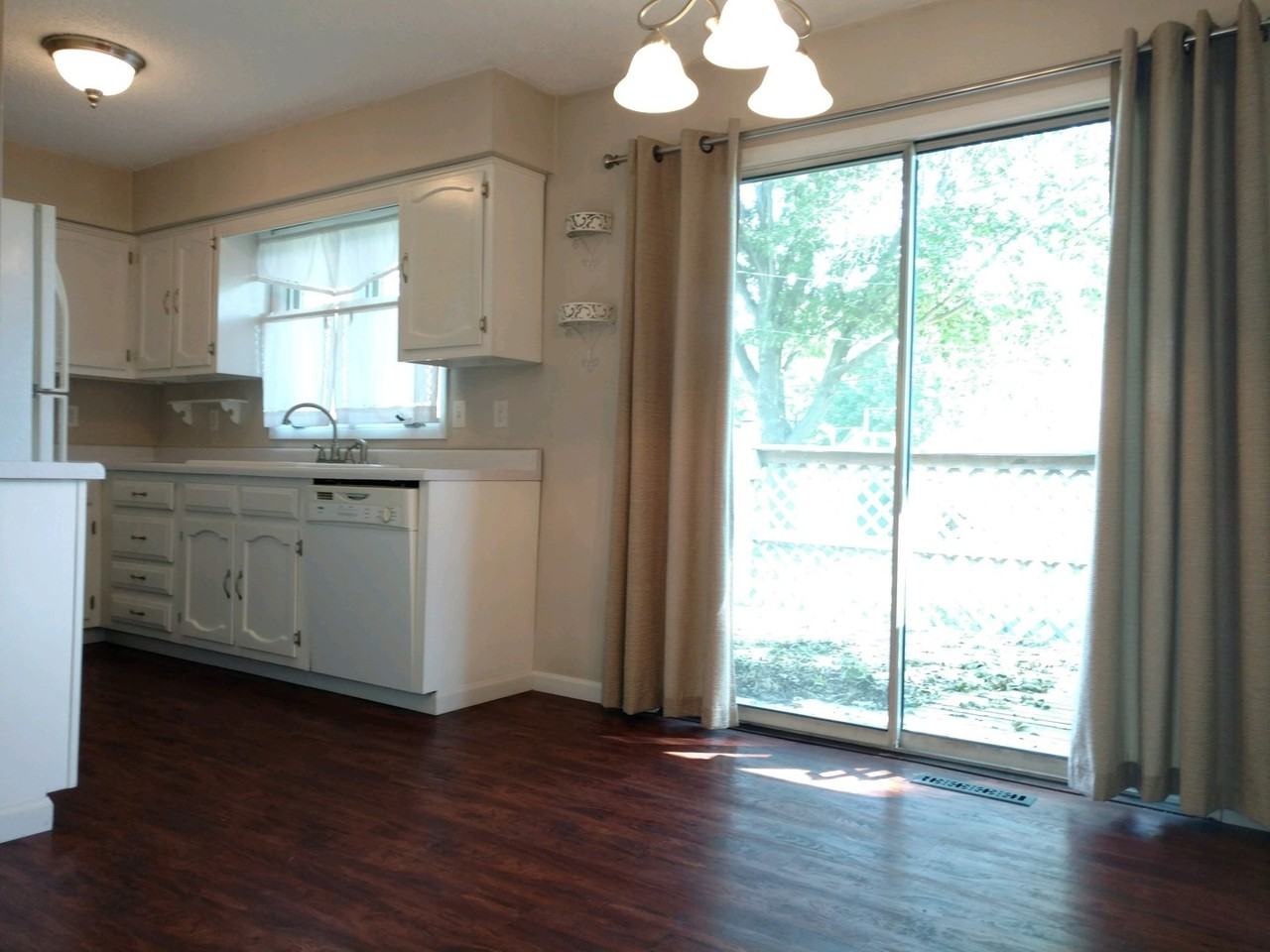 1247 Doreen Ave - Photo 4 of 18