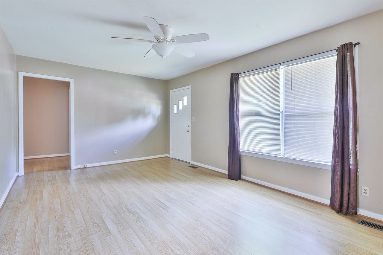 137 Beyer St - Photo 2 of 10