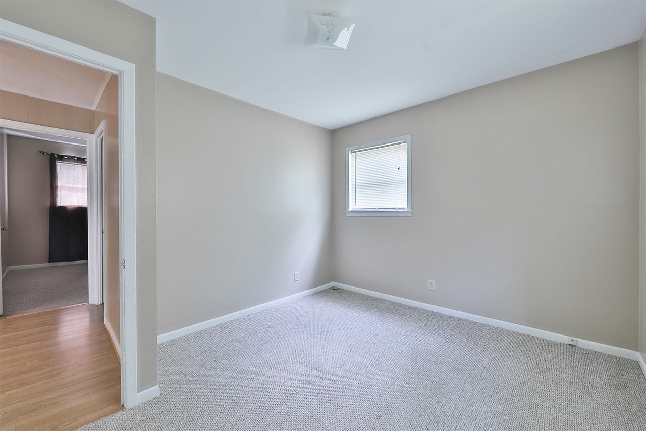 137 Beyer St - Photo 5 of 10