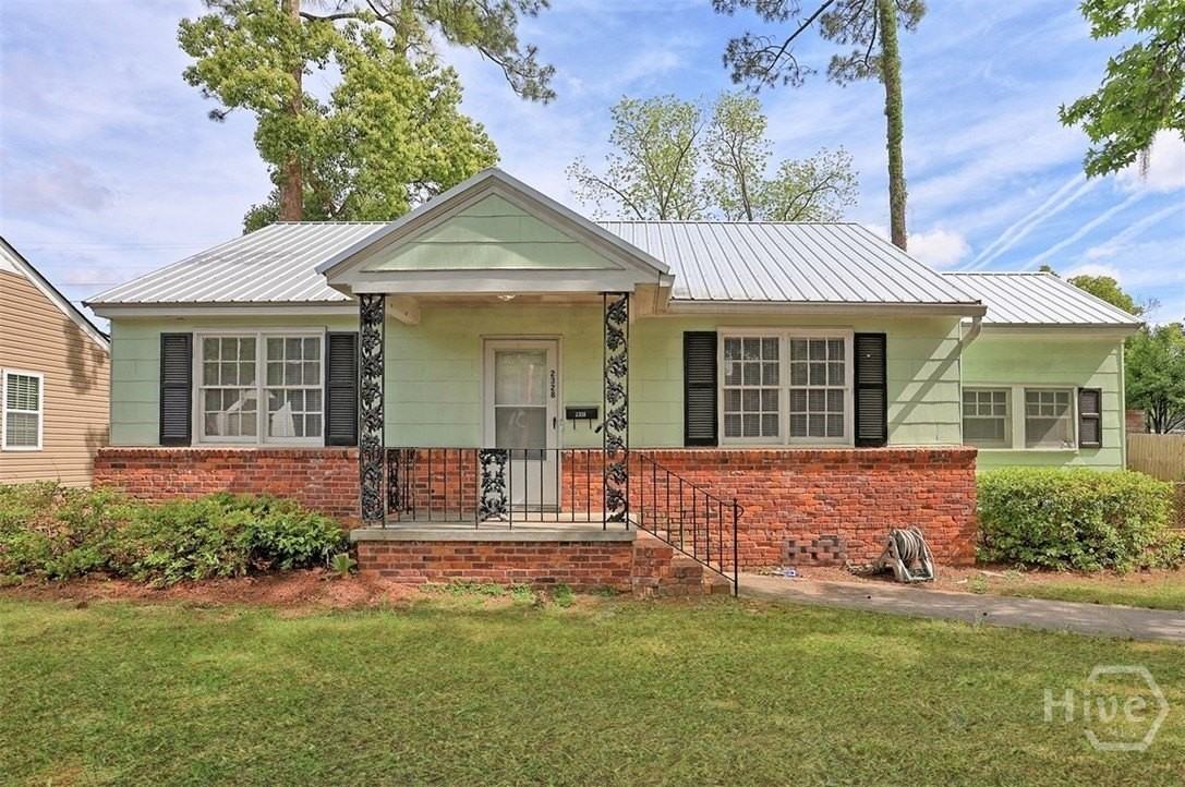 2328 E 41st St - Photo 3 of 24