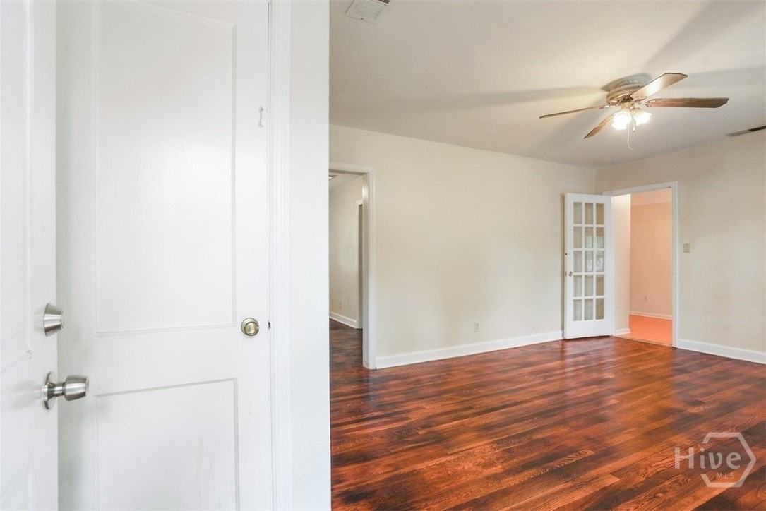 2328 E 41st St - Photo 4 of 24