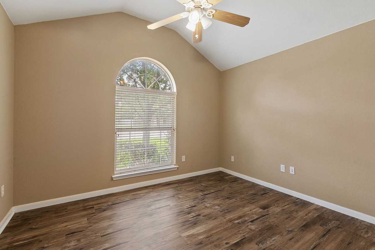 17810 Kilkenny Dr - Photo 4 of 21