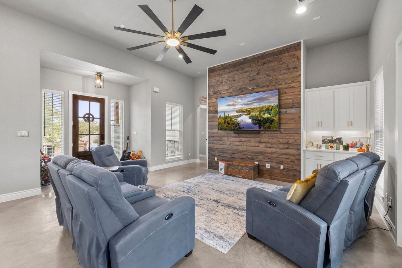 96 Primrose Ln - Photo 3 of 30